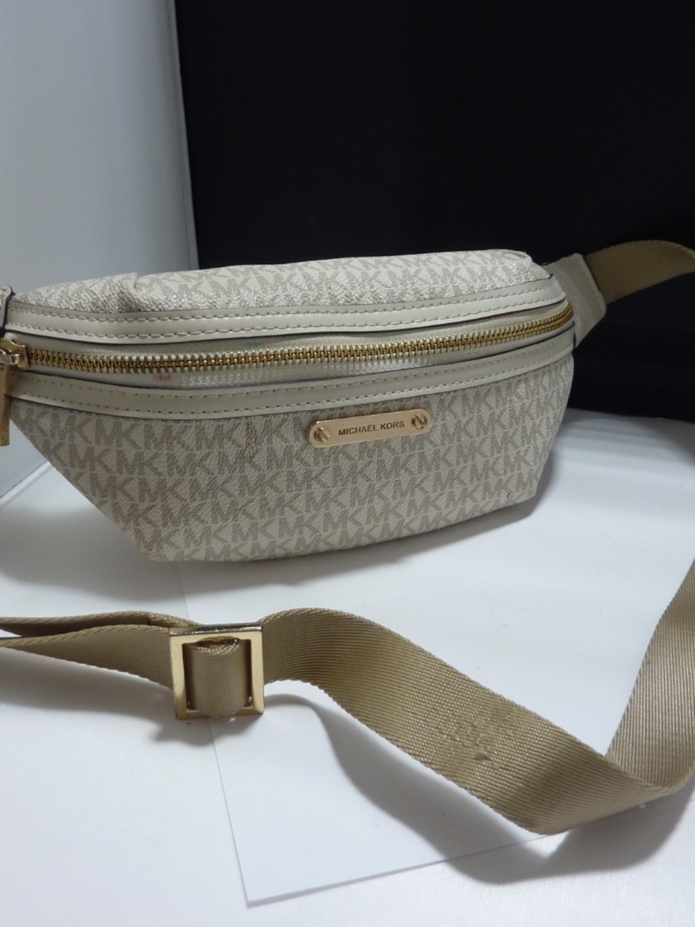 MICHAEL KORS Waist Sling Bag White Grey All-Over Signature Print Fanny Pack